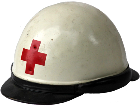 Casque du 2ème type réutilisé par la Croix Rouge. Casque du 2ème type réutilisé par la Croix Rouge.
