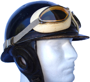Casque du 1er type muni de lunettes mle 35. Casque du 1er type muni de lunettes mle 35.