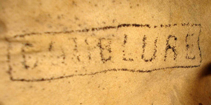 Marquage d'un coupon de tissu. Marquage d'un coupon de tissu.