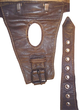 Vue bandeau en toile de laine dans laquelle les agrafes de fixation sont passées. Vue bandeau en toile de laine dans laquelle les agrafes de fixation sont passées.