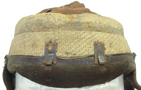 Languette de protection avant (envers).