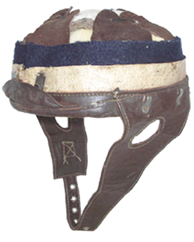 Vue bandeau en toile de laine dans laquelle les agrafes de fixation sont passées. Vue bandeau en toile de laine dans laquelle les agrafes de fixation sont passées.