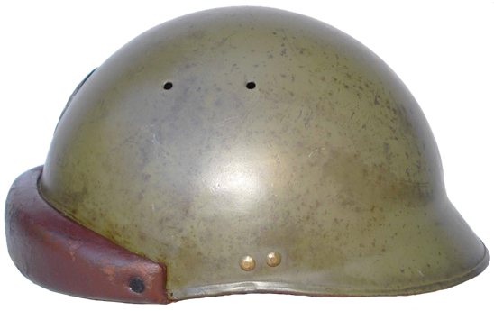 Mle 35/37, garde-nuque de 40 mm décrochement de 160°.