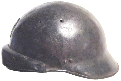 Mle 35/37, garde-nuque de 55 mm décrochement de 150°.