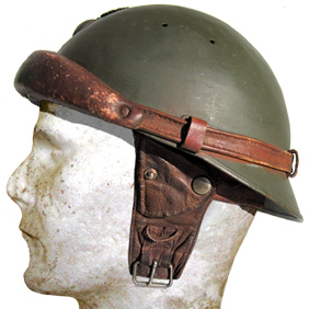 Mle 35 motocycliste, modifié à l'aide d'éléments de casque civil. Mle 35 motocycliste, modifié à l'aide d'éléments de casque civil.