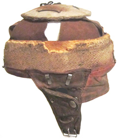 Mle 35 motocycliste, modifié à l'aide d'éléments de casque civil. Mle 35 motocycliste, modifié à l'aide d'éléments de casque civil.