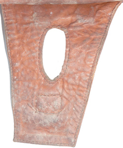 Bavolet droit, envers.