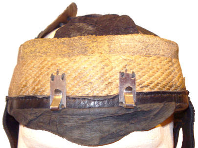 Languette de protection avant (envers).