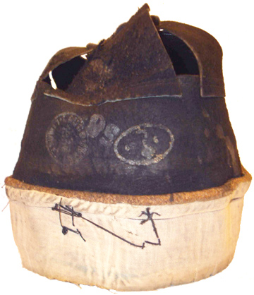 Coiffe dépliée (envers).