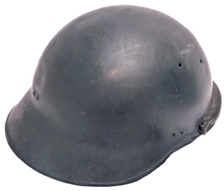 Mle 37, garde-nuque de 55 mm décrochement de 140°.