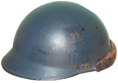 Mle 37, garde-nuque de 40 mm décrochement de 160°.