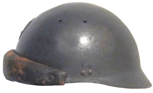 Mle 37, garde-nuque de 40 mm décrochement de 160°.