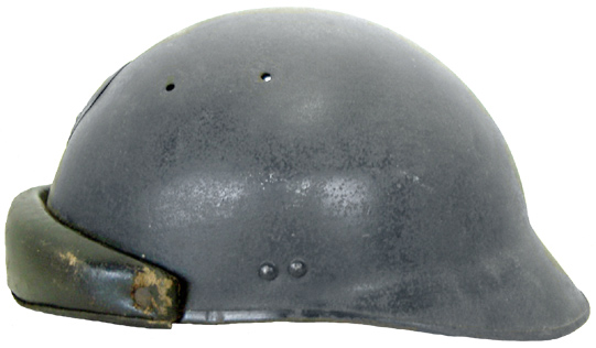 Mle 37, garde-nuque de 50 mm décrochement de 155°.