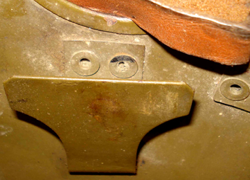 Lame ressort support de coiffe latérale.