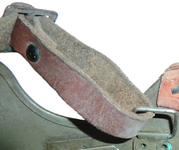 Passage libre de la jugulaire.