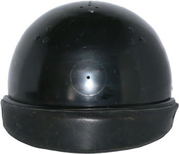 Vue avant (trace circulaire de l'étoile de la Polizei). Vue avant (trace circulaire de l'étoile de la Polizei).