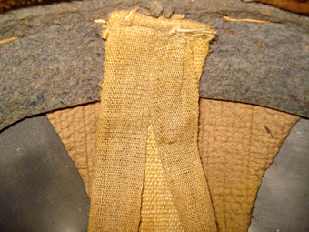 Sur cet exemplaire, le tampon amortisseur se prolonge vers l'arrière. Sur cet exemplaire, le tampon amortisseur se prolonge vers l'arrière.