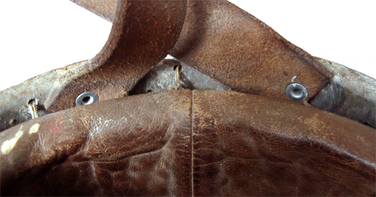 Vue intérieure des rivets. Vue intérieure des rivets.