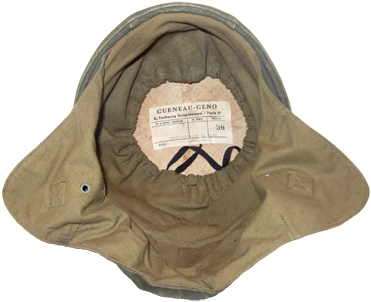 Coiffe et doublure kaki foncé (1960).