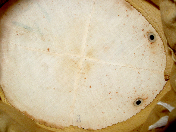 Doublure intérieure et bande d'ajustement de la taille.