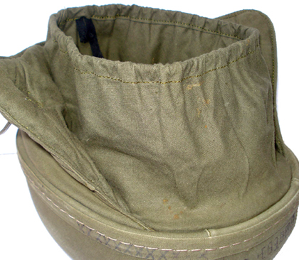 Manchon de coiffe développé vers l'extérieur.