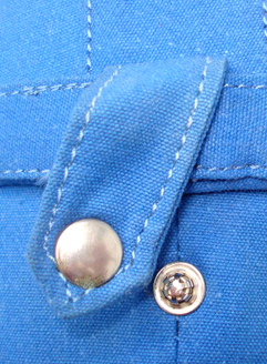 Passant arrière dégrafé.