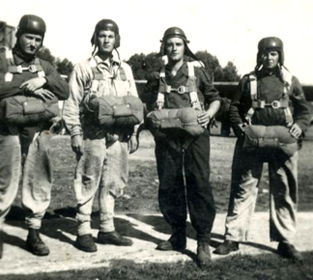1943 au 1er RCP. 1943 au 1er RCP.