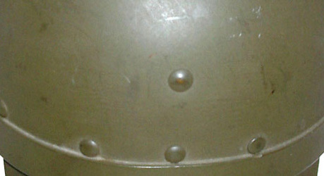 Rivets à tête bombée.