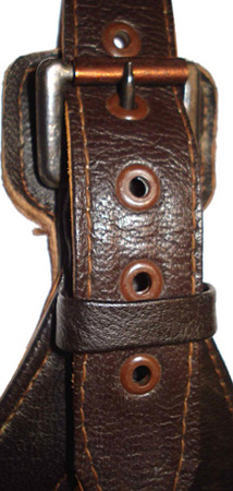 Boucle à ardillon de fixation.