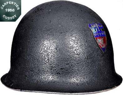 Coque modèle 51 avec attribut de la préfecture de police. Coque modèle 51 avec attribut de la préfecture de police.