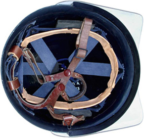 Gouttière emboitée sur le casque. Gouttière emboitée sur le casque.