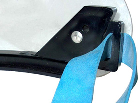 Détail de la fixation du bracelet élastique. Détail de la fixation du bracelet élastique.