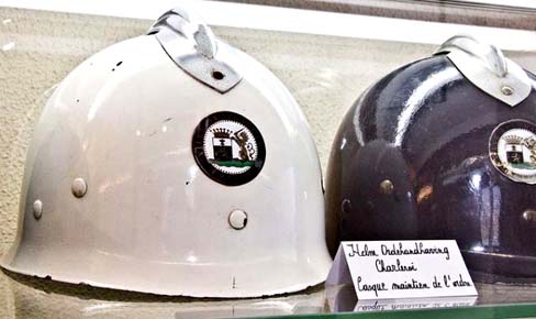 Deux Mle 1953, dont un peint en blanc, au musée de la police. Deux Mle 1953, dont un peint en blanc, au musée de la police.