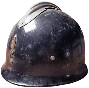 Casque Mle 1953 de la police camerounaise. Casque Mle 1953 de la police camerounaise.