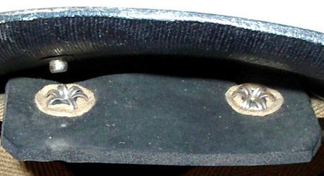 Tampon amortisseur latéral (verso). Tampon amortisseur latéral (verso).