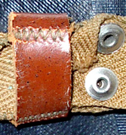 Passant fixé par couture. Passant fixé par couture.