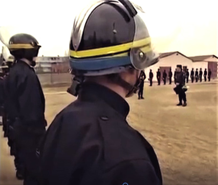 Attache au ceinturon atypique. Attache au ceinturon atypique.