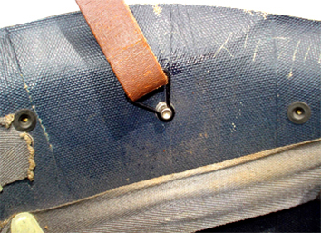 Côté droit. Côté droit.