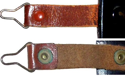 Patte de port au ceinturon, recto verso. Patte de port au ceinturon, recto verso.