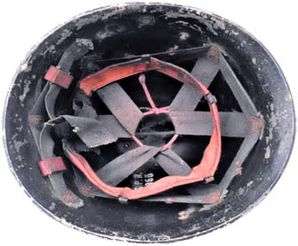 Intérieur, la jugulaire est manquante. Intérieur, la jugulaire est manquante.