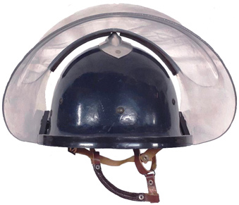 Mle 1953 monégasque muni de sa visière. Mle 1953 monégasque muni de sa visière.