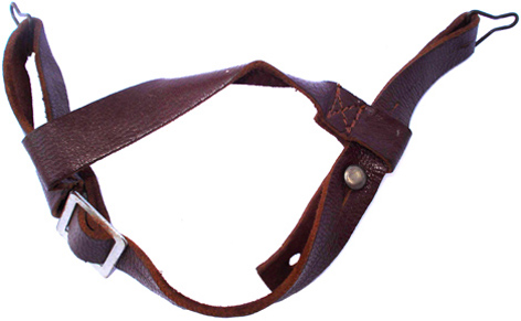 Jugulaire complète avec sa mentonnière. Jugulaire complète avec sa mentonnière.