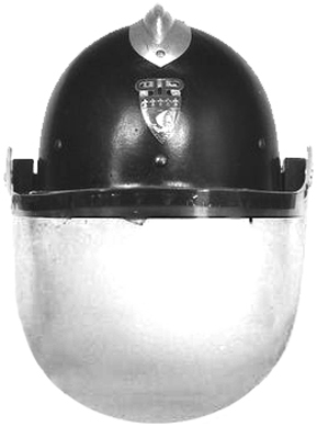 1er modèle de visière vue de face et de côté. 1er modèle de visière vue de face et de côté.