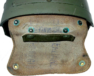 Couvre-nuque ouvert.