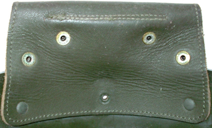 Couvre-nuque fermé, coté intérieur.