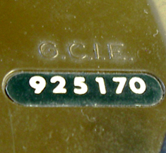 Marque et N° de série.