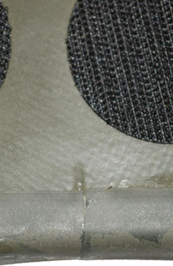 Jonc caoutchouc jointif à l'arrière. Jonc caoutchouc jointif à l'arrière.