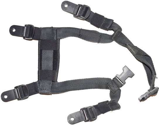 Ensemble de jugulaire, fixation en quatre points. Ensemble de jugulaire, fixation en quatre points.