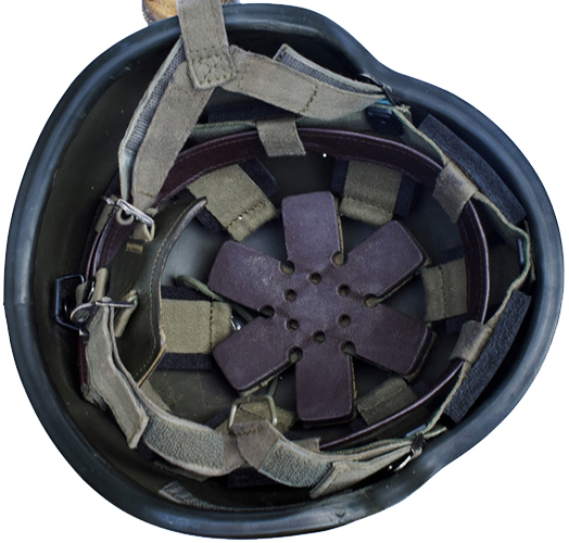 Coiffe type F-1, sans velcro dans un casque de 1ère génération.