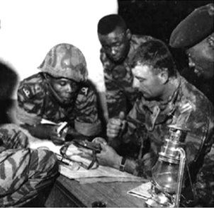 Entraînement des EO de l'Ecole Interarmes du Cameroun en 1960. Entraînement des EO de l'Ecole Interarmes du Cameroun en 1960.